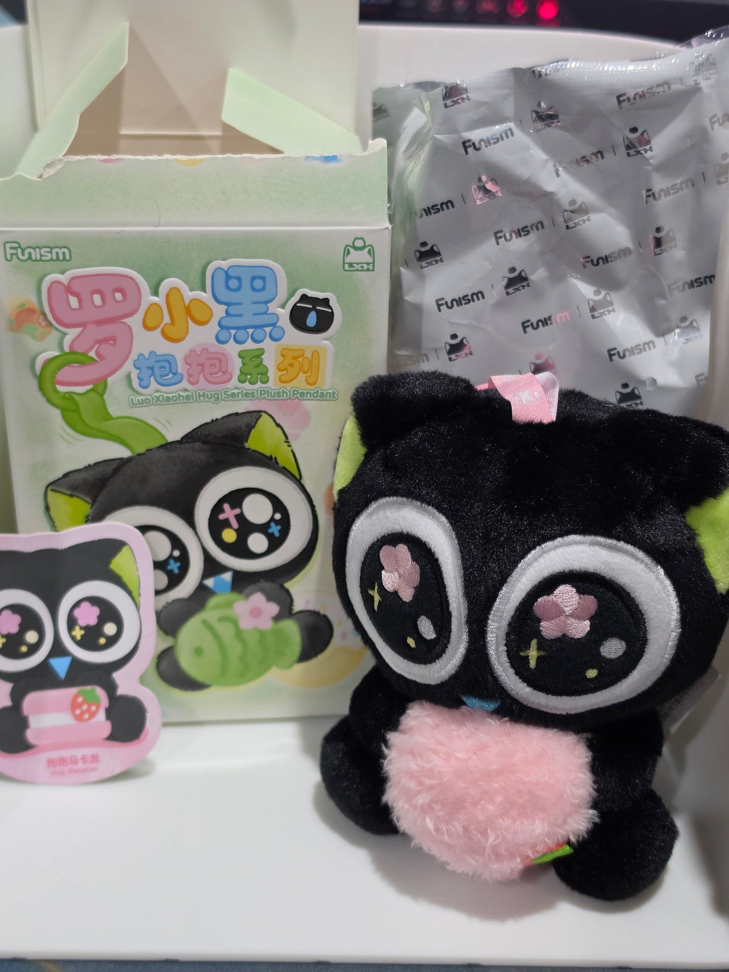 Luo Xiaohei Hug Series Plush Pendant (Opened / Displayed)